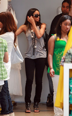 NIPPLEGATE 2009!!!!! WEDONTGIVEAWHAT.COM