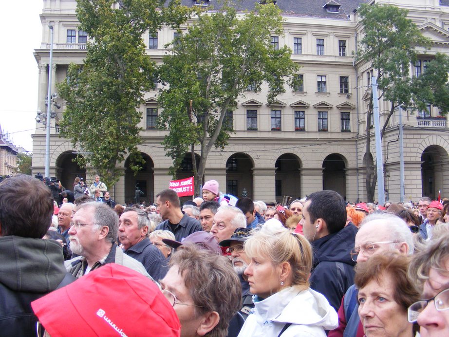 [14+a+kvízmester+mérgezi+magát.JPG]