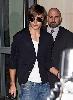 ZAC EFRON NAKED UNCENSORED: Zac Efron naked fake