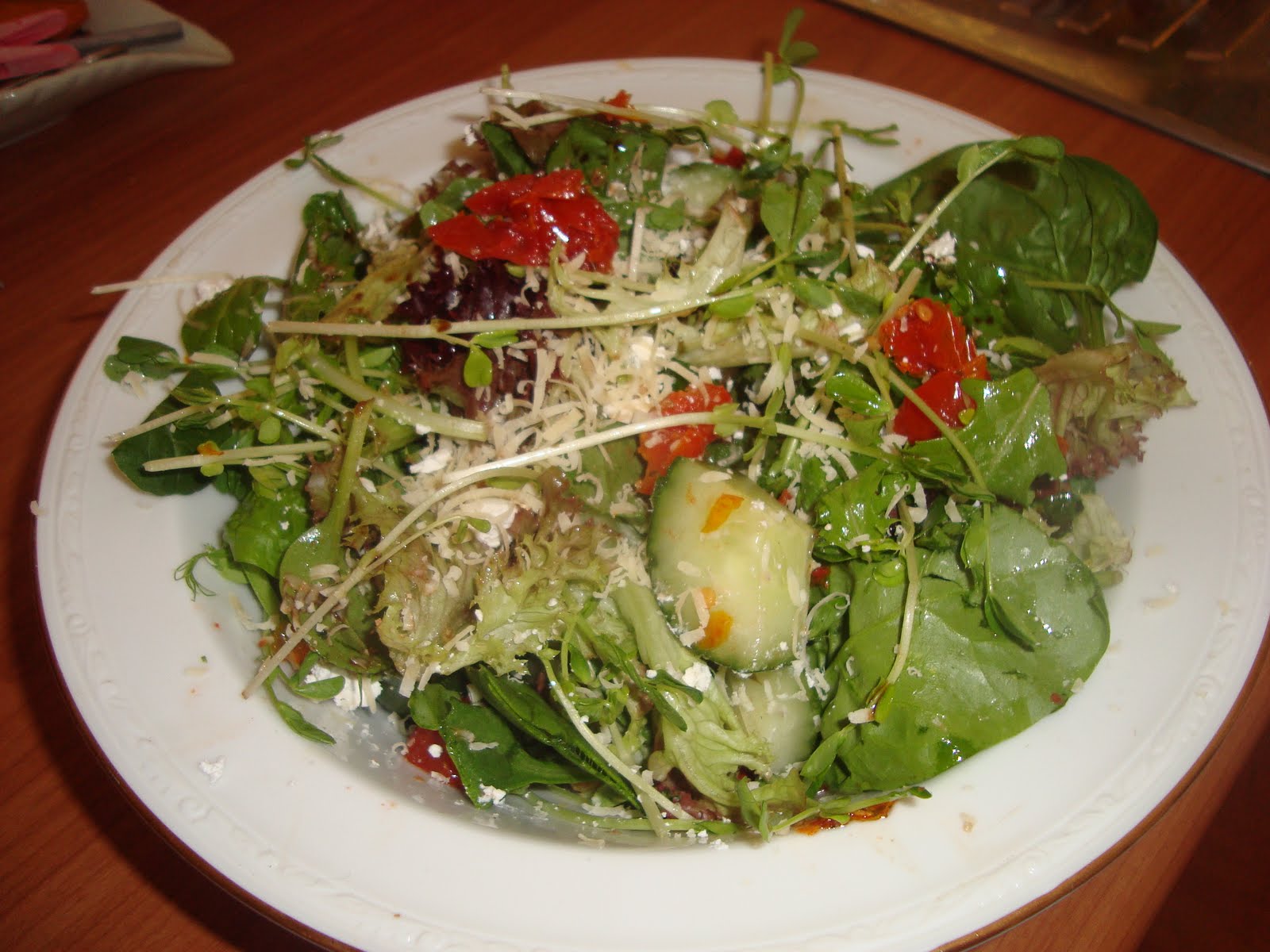 That Smells Yum Jamie Oliver style cucmber/spinach salad