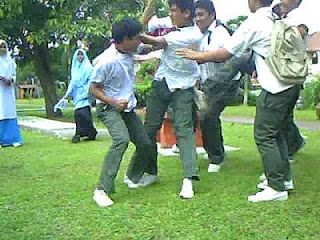Budak Sekolah Gaduh
