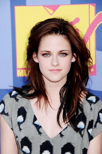 kristen stewart hair colour. kristen stewart new hairstyle