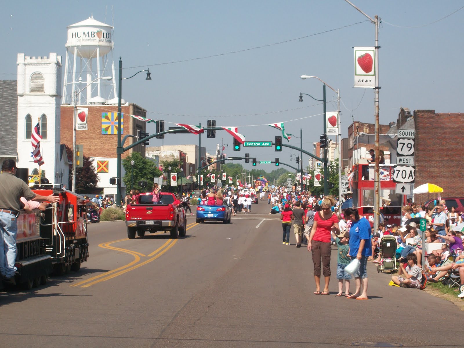 No Chain Western Tennessee Strawberry Festival Parade