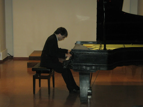 Mención de Honor en Concurso nacional de piano "Fundacion Catedral" de La Plata