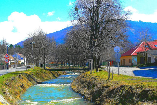 Bystřička, v pozadí Hostýn