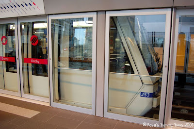 http://2.bp.blogspot.com/_We252-O13Hg/SS7sTzKKQ3I/AAAAAAAAGlc/T4g7IgJFHok/s400/Lausanne+Metro+1.jpg