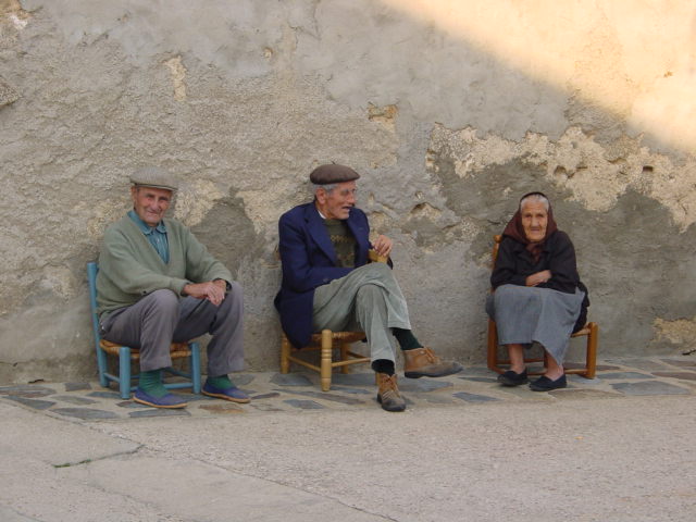 [ancianos.JPG]
