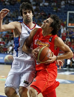 Ricky Rubio y Teodosi, en el Serbia-España del MundoBasket de Turquía