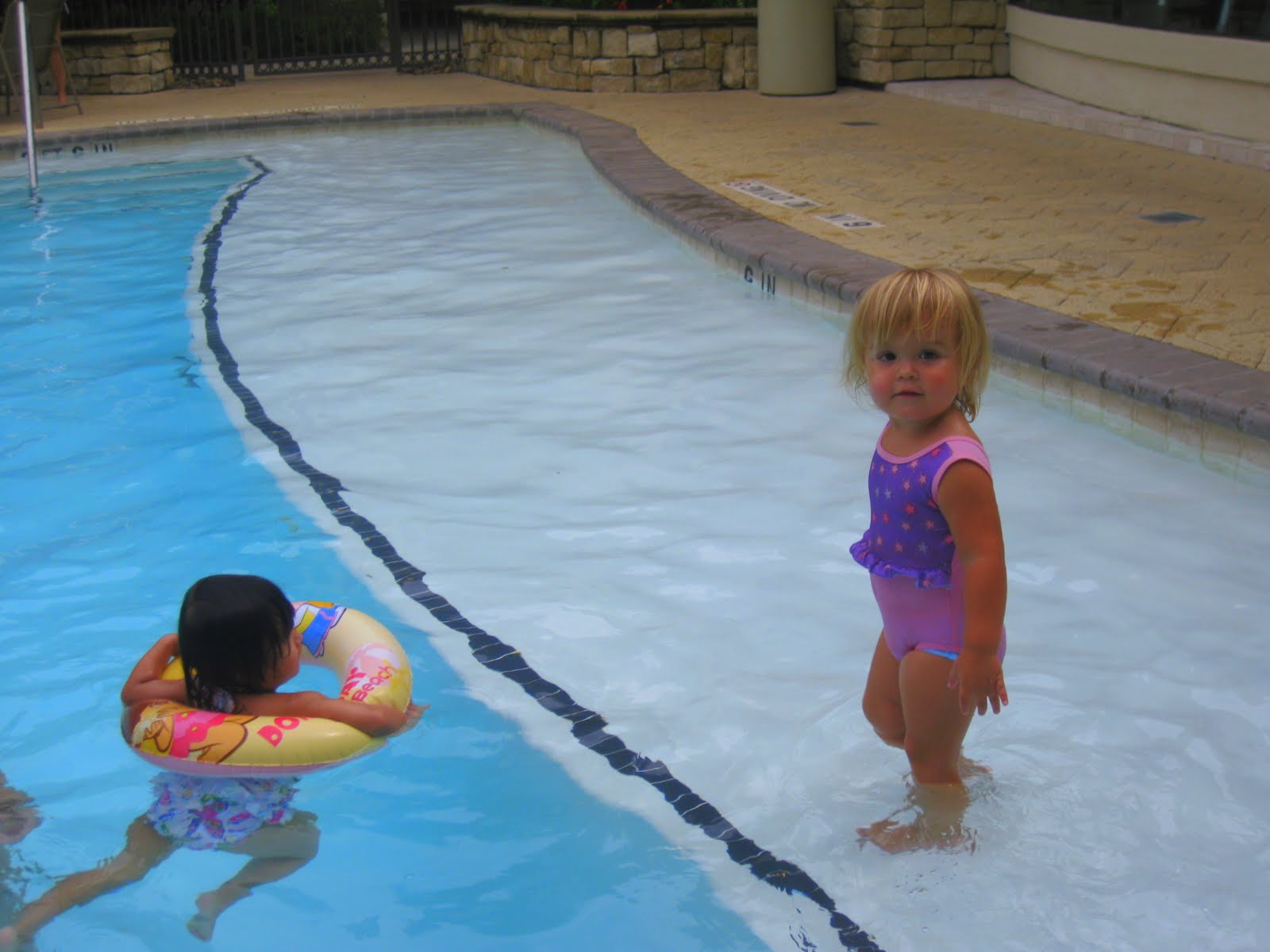 [2009-07-24+-+Swimming+with+Sabine-9.JPG]