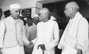 [Nehru,+Rajaji+&+Patel.jpg]