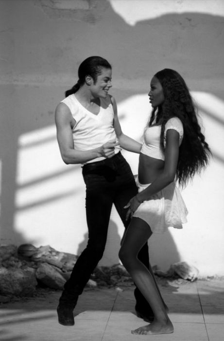 [michael-jackson-amp-naomi-campbell-04.jpg]