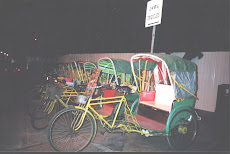 "Taxi Tricycles" outside "Casino Lisboa" in Macau(.Thursday !5-12-2005)