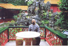 Author/Backpacker Rudolph.A.Furtado at the "Gold-Fish House" in "Ocean Park"