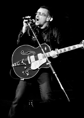 bono black and white photo 360 tour