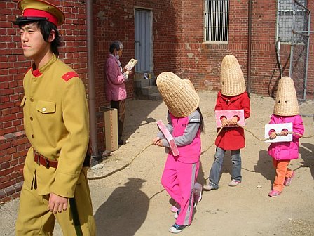 [north-korean-coneheads.jpg]