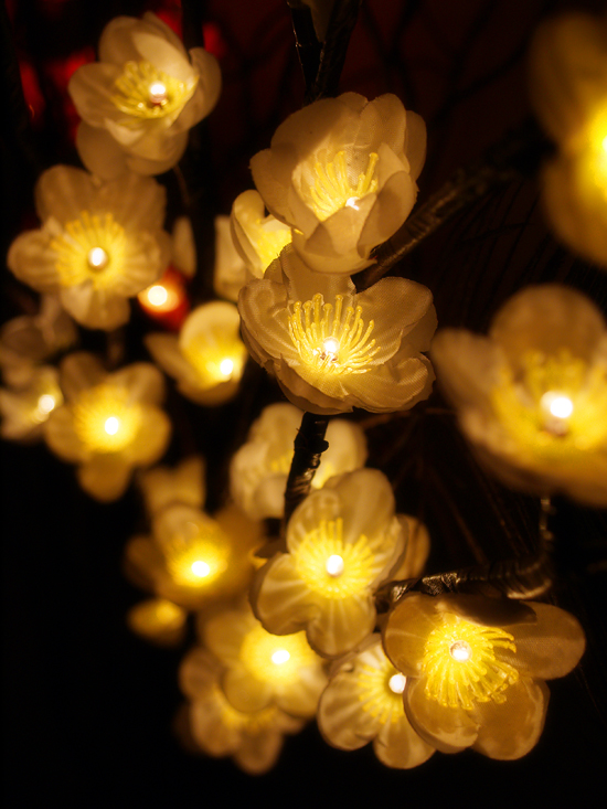 plastic flowers in wil's beer garden, london - photo by joselito briones