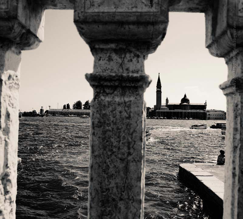 [DSC_0138bw_sq.jpg]