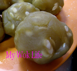 My Wok Life Cooking Blog Single Yolk White Lotus Paste Moon Cake
