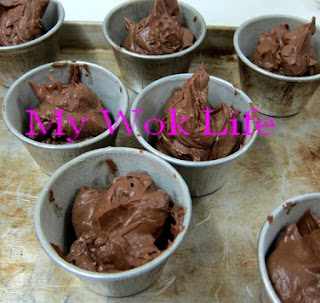 My Wok Life Cooking Blog - Rum Raisin Chocolate Lava Cake Pudding (冧酒提子心太軟) -