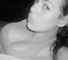 Que te amo a ti , que te quiero a ti , & que por mas que yo intente esconderla tmb la quiero a ella