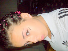 LA mente comprende mirando hacia atrás, & el corazón ama mirando hacia delante .