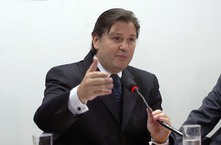 Deputados isolam Rocha Loures na Executiva do PMDB