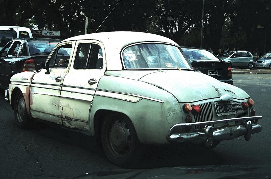 LA NOBLEZA DE LOS AUTOS VIEJOS