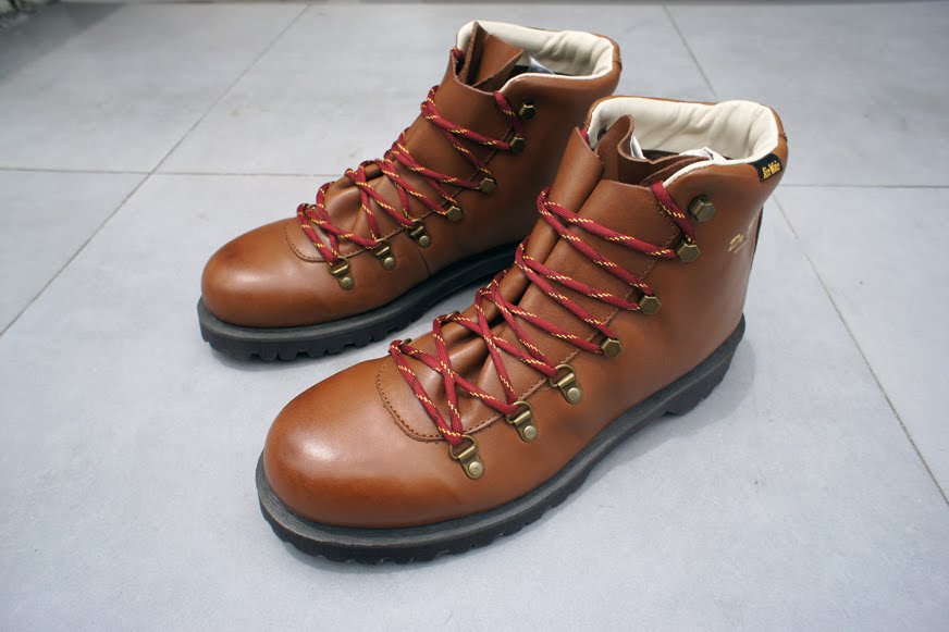 dr martens holt
