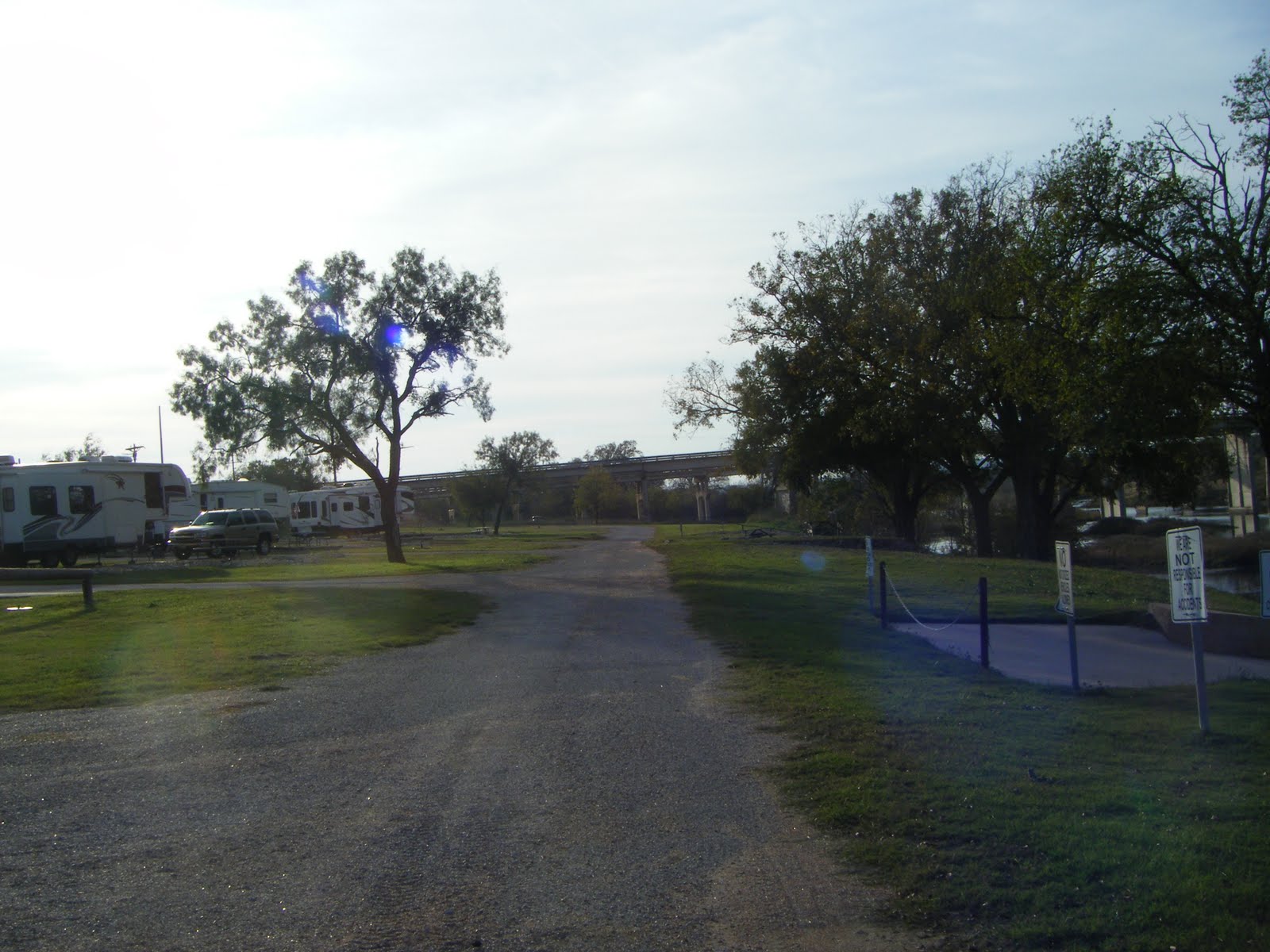 [llano+river+rv+park+typical+view.JPG]