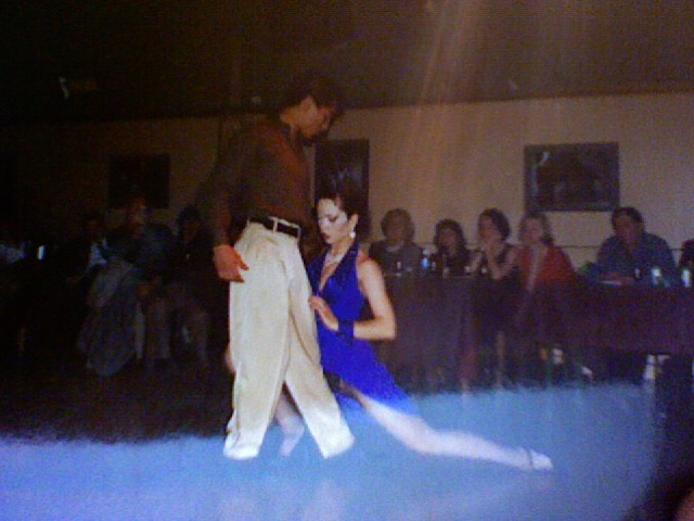 Alejandro y Silvia Cespedes bailando en el Torquato Tasso