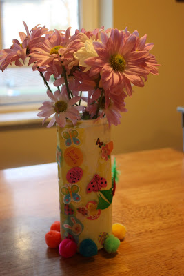 Fun Crafts for Preschoolers: Spring vase craft