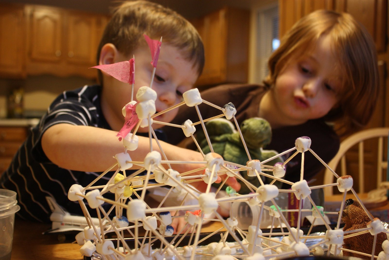 Fun Crafts for Preschoolers what can you build with marshmallows and