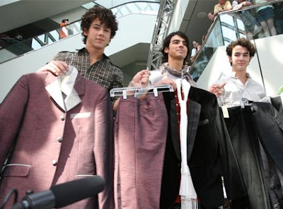 Jonas Brothers: Top 10 Momentos del 2008!! 8+rnrhalloffame+blogdelatele_blogspot_com