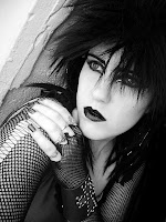 siouxsie-like goth girl