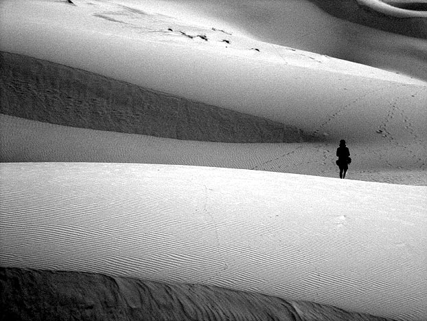 [black+white+sand+dunes.jpg]