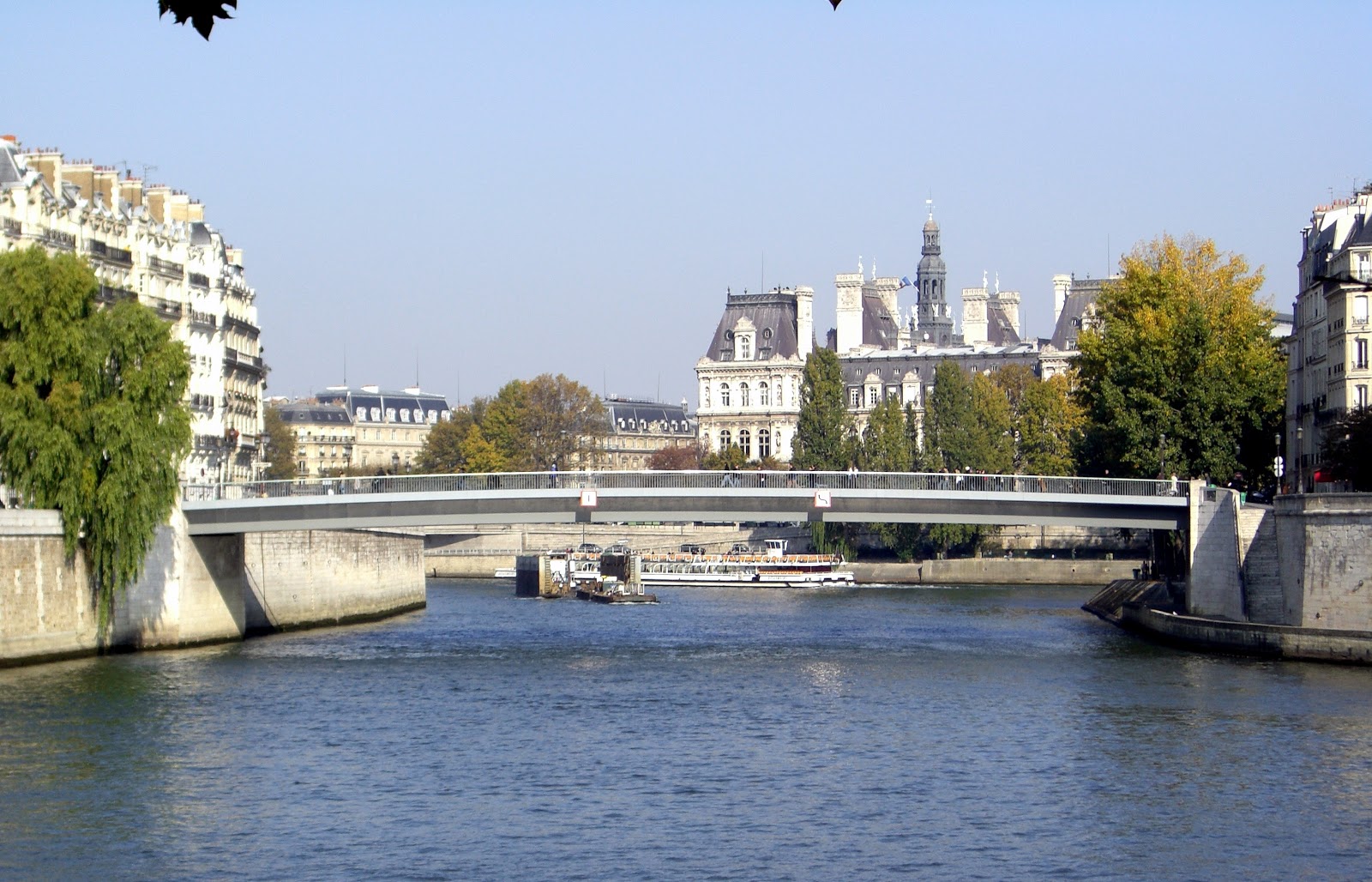 Paris, d'un pont à l'autre Le pont SaintLouis lieu unique