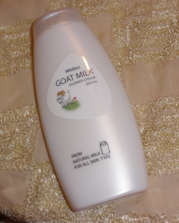Lotus Palace Mistine Goat Milk Shower Cream