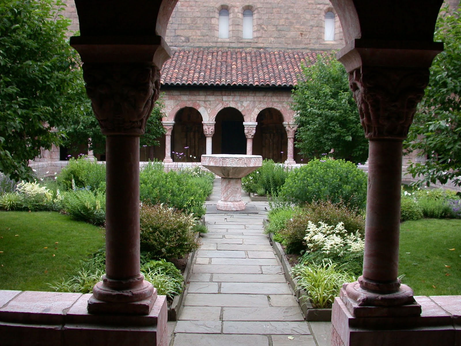 Dark-castle+garden.jpg