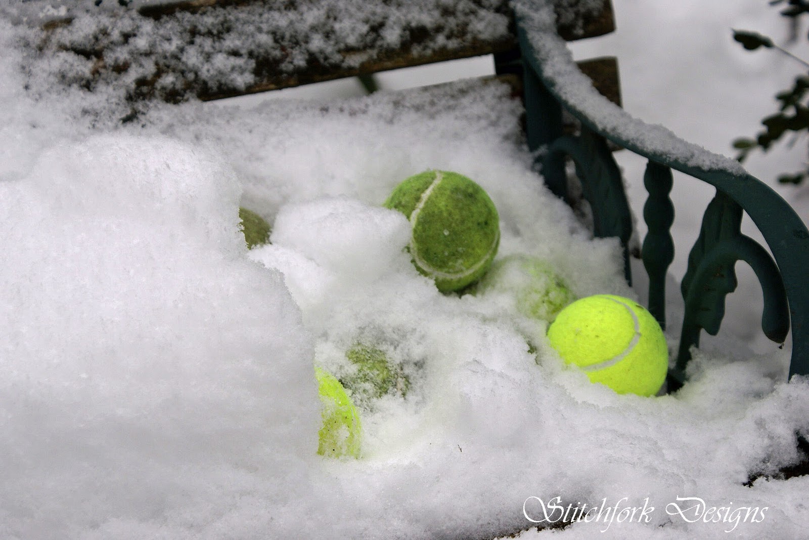 Should we a color blind stringing society? Talk Tennis