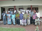 Photo souvenir des Etudiants avec le Corps professoral