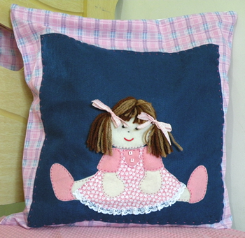 [TRAVESSEIROSBONECA4.png]