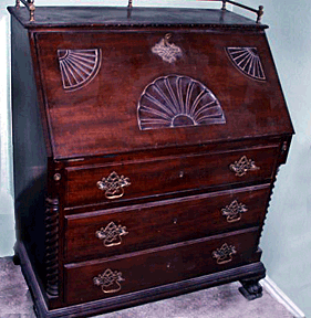 [colonialrevivaldesk.gif]