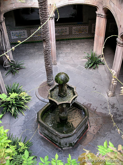 medieval water fountain - fuente medieval Barcelona , Spain