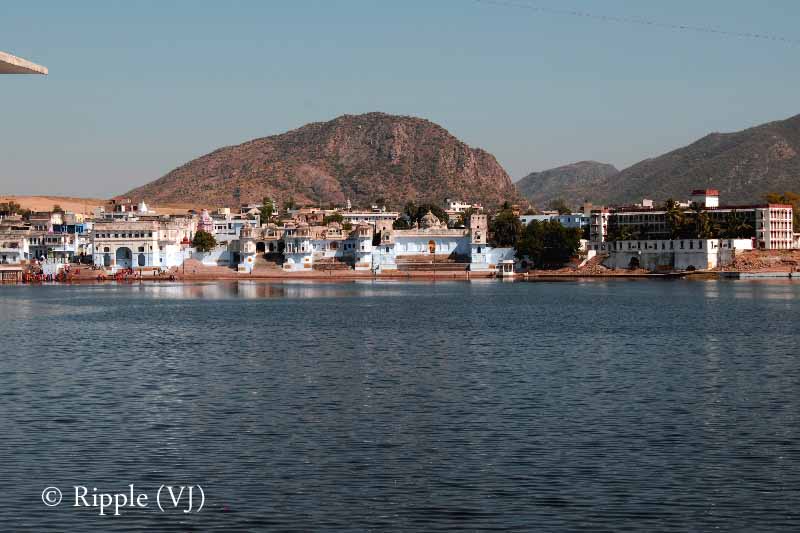 [Pushkar+Ghats-03.jpg]