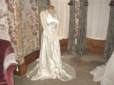 Vintage Wedding Gowns Wallpaper and Hats