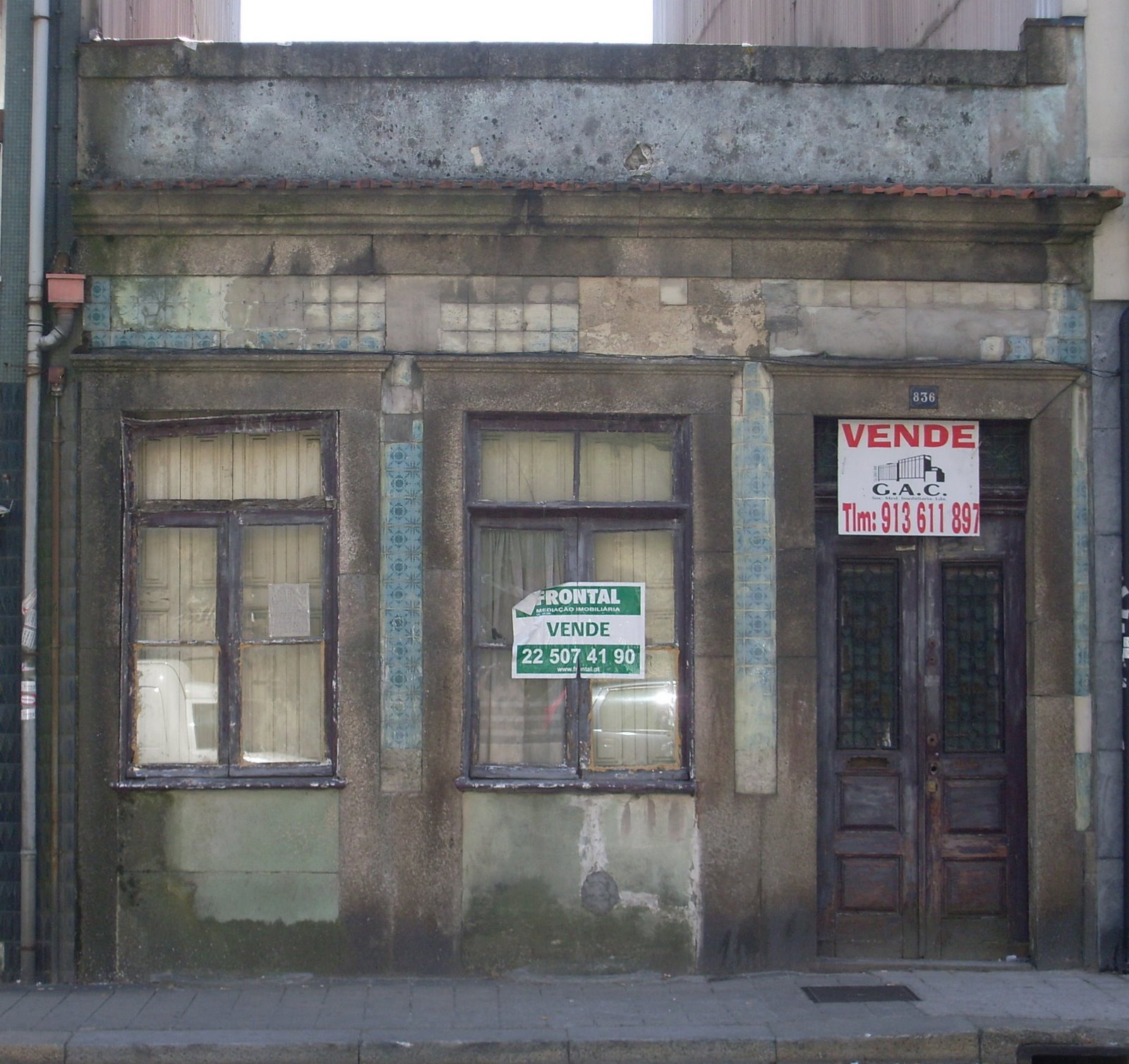 [SL371470.JPG]