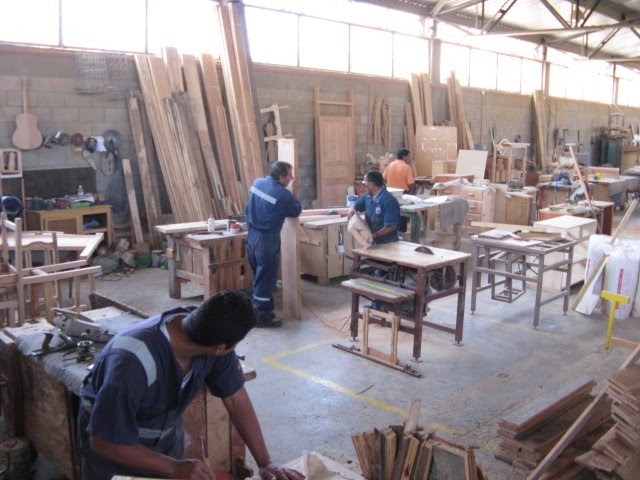 Centro de Educación y Trabajo Cerrado Arica: TALLER DE MUEBLERÍA.