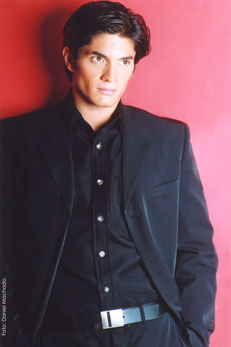 Man Central: Daniel Elbittar: Close To You