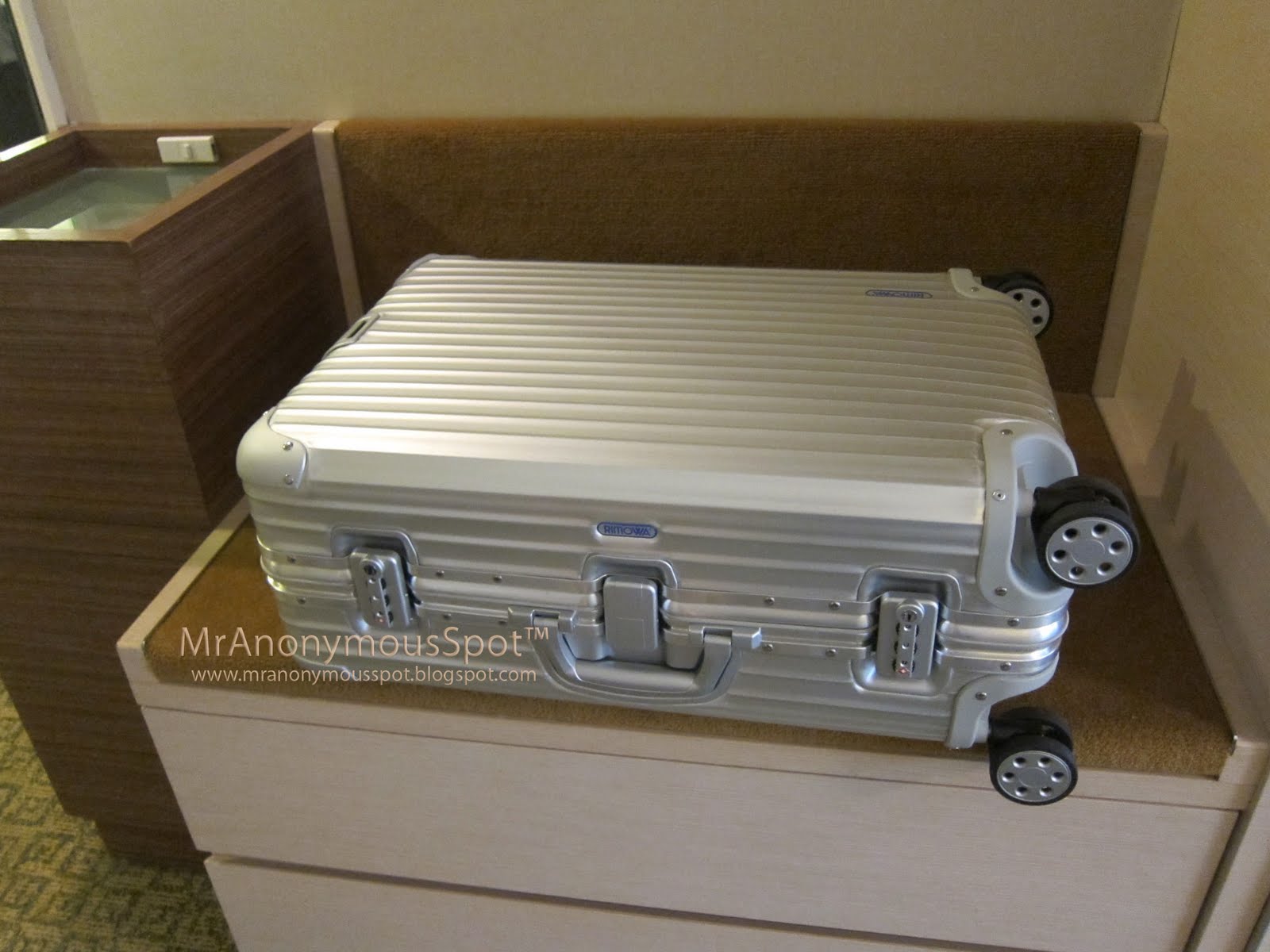 rimowa topas 68