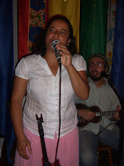 EU VENHO DE LONGE...
